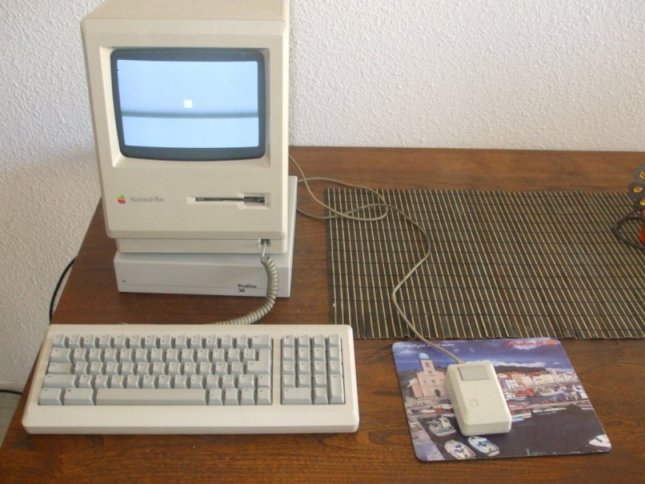Macintosh_Plus.jpg