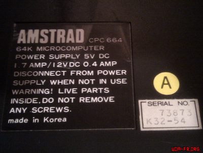 Amstrad CPC 664 - Version A (Vignette &quot;A&quot; jaune. P/N de la carte mère : Z70205 - MC0005A. P/N du clavier : Z70209.)