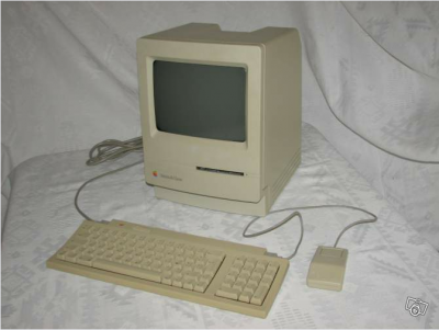 Apple Macintosh Classic.