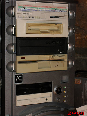 Périphériques internes - Frontal de la machine principale - 2011.