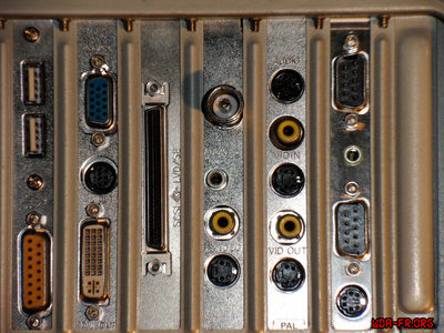 Quelques-unes des cartes rajoutées - Vue arrière de la machine - 2011.