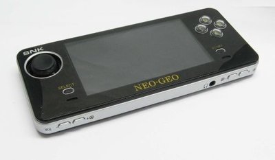 Neo-Geo portable - Perspective.