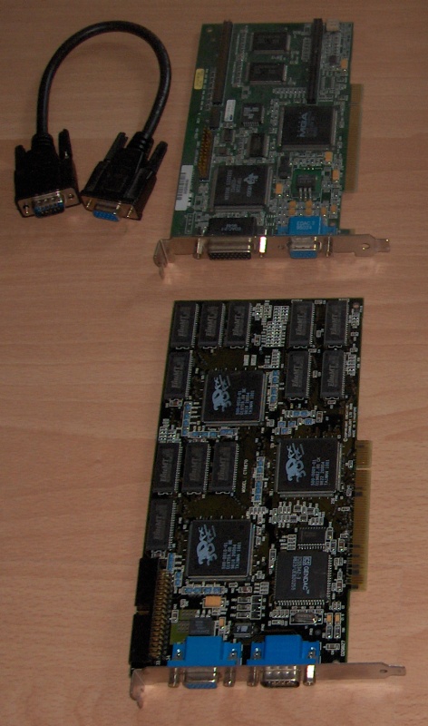 Carte Graphique "Matrox Millenium 2Mo" + 3Dfx Voodoo 2 (CT6670) de chez Creative Labs + cable qui relie le Carte graphique à la 3Dfx.