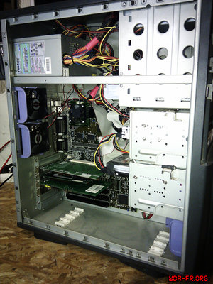 2012-11-10 22.24.49.jpg (805.49 Kio) Vu 65743 fois La mouture 2012 de la machine PC secondaire de transfert logiciel de la WDA - Vue interne.
