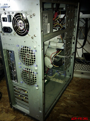 Périphériques internes - Arrière de la machine - 2012.