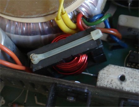 J'ai mis des colliers Tie-wrap ou Rilsan pour bien maintenir l'ensemble.