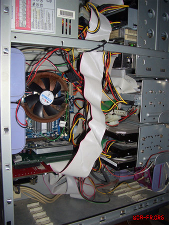 La version 2014 de la machine PC principale de transfert logiciel de la WDA - Vue interne.