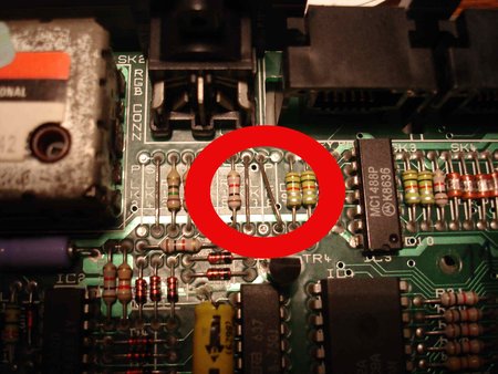 Le strap dans la bonne position pour amener le son jusqu'à la prise DIN