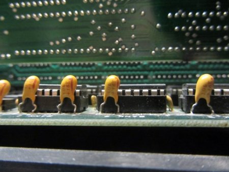 le voici en grand pour voir ce qui est écrit dessus.