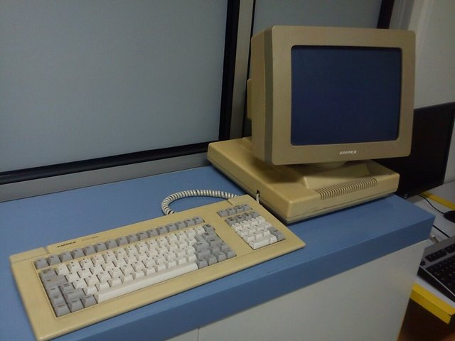 Terminal Ampex 230 Plus.