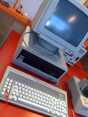 Un Olivetti M24 (Dommage que ce ne soit pas un Logabax PERSONA 1600... Bien plus rare, et le précurseur des deux)