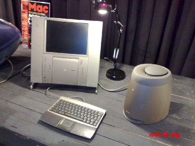 Un Apple 20th Anniversary... En plein sous un spot à incandescence...