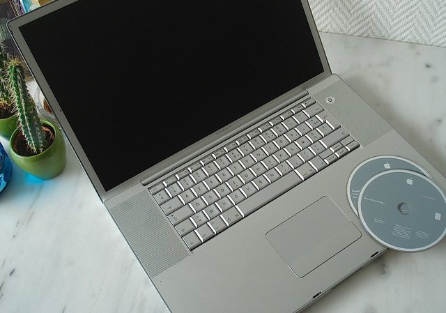 Apple PowerBook G4.