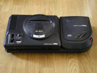 Une Sega Megadrive 1 montée sur Mega-CD II, trouvée en loose à la décharge :)