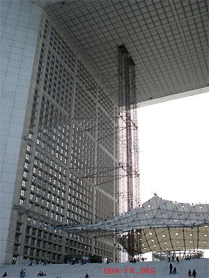 Les ascenseurs de l'Arche de la Défense.