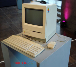 Un Macintosh Classic.