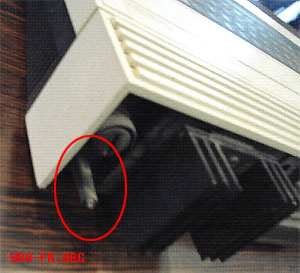 Un câble d'alim. envahissant sur ce TO7 ? Vite, coupons-le...