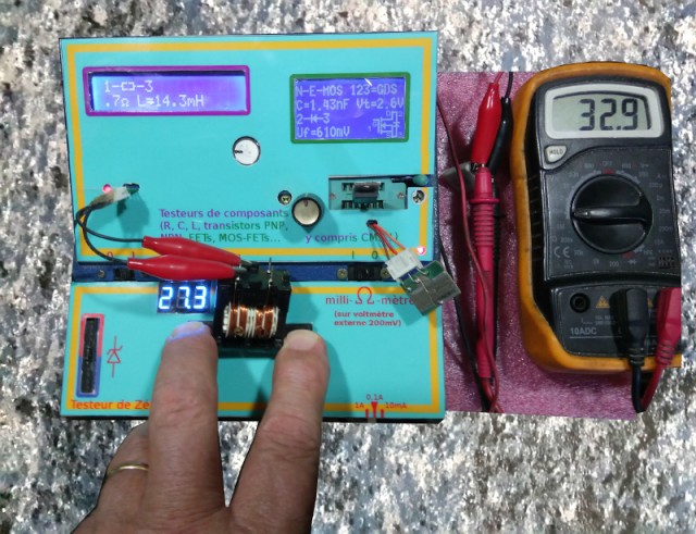 Pour le voltmètre 200mV, j'ai commandé sur e-bay, un module LED 200mV qui remplacera le voltmètre externe ! Je devrais pouvoir l'insérer là où il y a l'inscription “(sur voltmètre externe 200mV)”