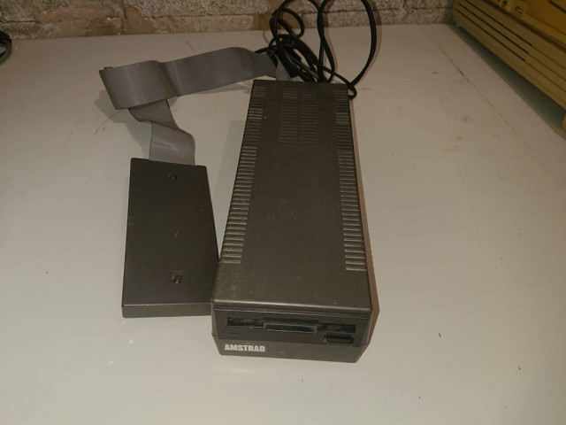 Amstrad Lecteur disquette 3 pouces.JPG