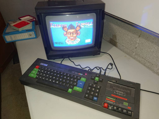 Amstrad CPC 464 ex1 on.JPG
