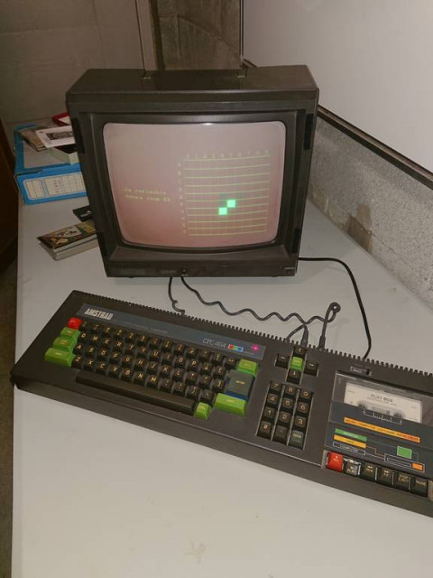 Amstrad CPC 464 ex2 on.JPG