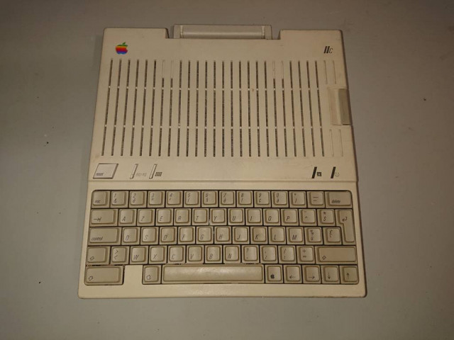 Apple IIC.JPG