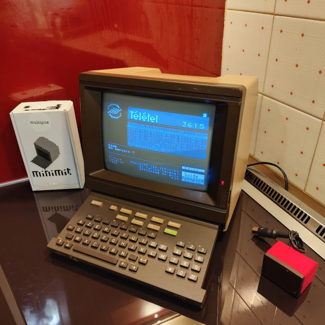 IMG20230108000017.jpg (153 Kio) Vu 94420 fois Echo du service 3615 Télétel, via MiniMit, sur un Minitel 2 RTIC 9 NFZ 330 !