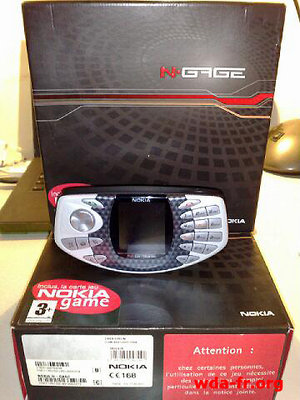 Face avant du NOKIA N-GAGE GREY/GREEN en boite.
