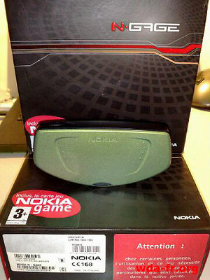 Face arrière du NOKIA N-GAGE GREY/GREEN en boite.