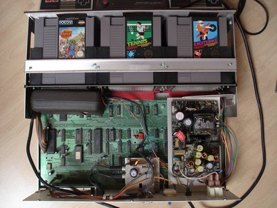 Nintendo M 82 vue de la carte mère et de l'alimentation, Nintendo M82 motherboard and power supply